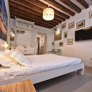 Lively Castello Comfort Private Bath & Privacy Gasthuis